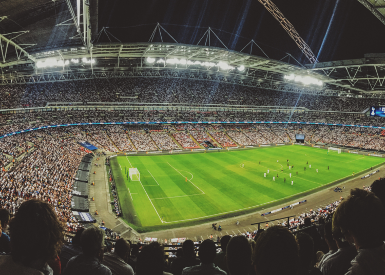 Compare UK Bookmakers: Football & Racing Odds, Free Bets & Tips