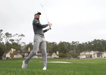 Gareth Bale playing Golf